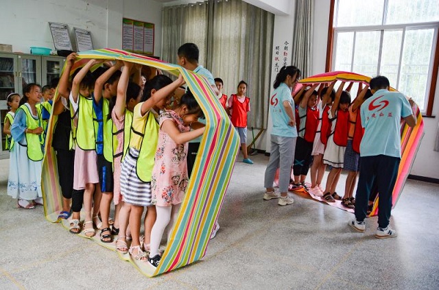 七彩志愿行 青春進(jìn)課堂——記合肥院志愿者團(tuán)隊(duì)走進(jìn)石臺縣仙寓鎮(zhèn)碧潭村支教活動(dòng)-8-640.jpg 七彩志愿行 青春進(jìn)課堂——記合肥院志愿者團(tuán)隊(duì)走進(jìn)石臺縣仙寓鎮(zhèn)碧潭村支教活動(dòng)-8-640.jpg