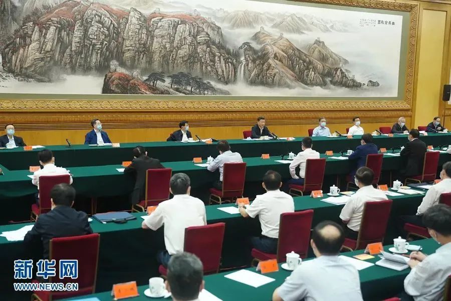 周育先參加企業(yè)家座談會：要弘揚企業(yè)家精神，勇于創(chuàng)新，發(fā)揮好央企的龍頭帶動作用