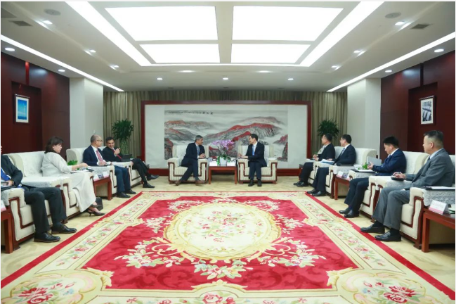 周育先會見霍尼韋爾全球董事長兼首席執(zhí)行官柯偉茂一行