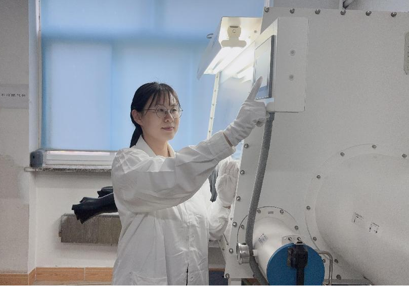 科研一線丨石爽爽：晶體生長雖慢，但每一步都通向光的未來